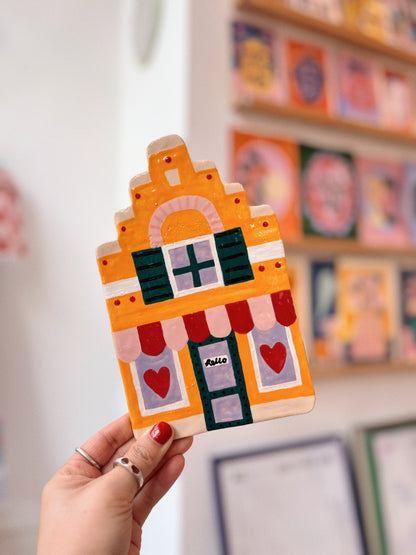 paint a cute dutch house