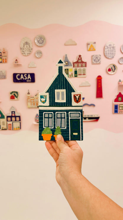 paint a cute dutch house