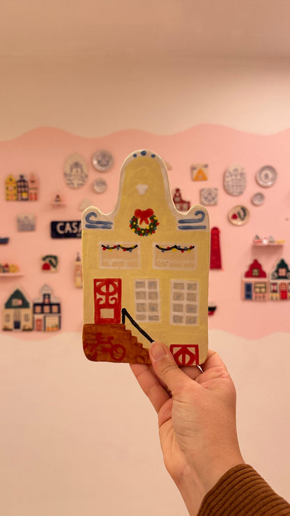 paint a cute dutch house