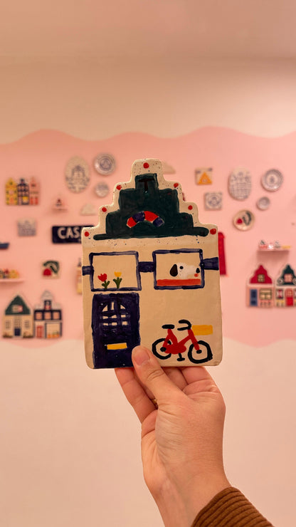 paint a cute dutch house