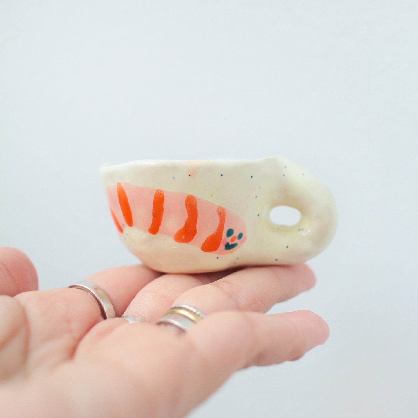 cutie cup | tiny speckle worm