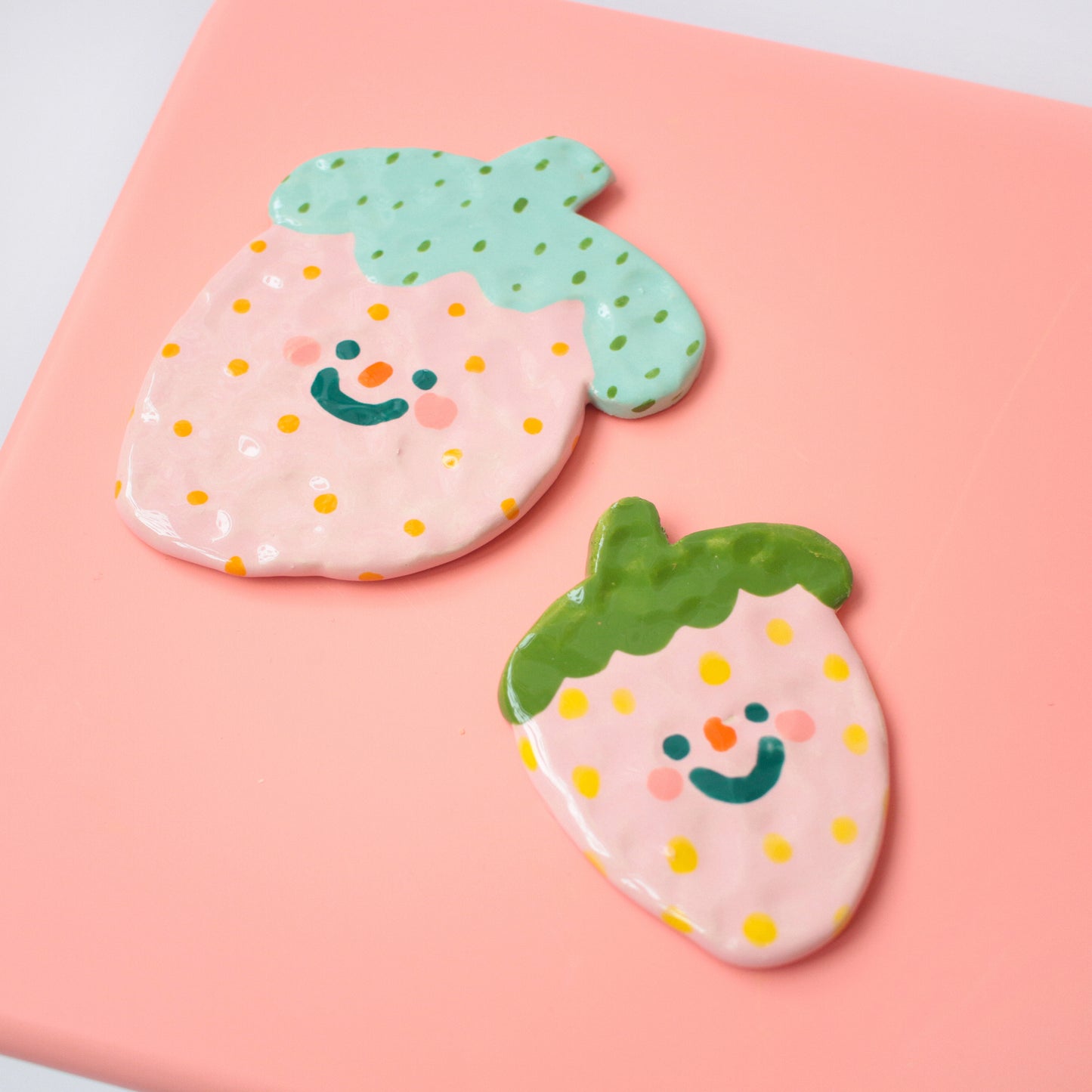wall hanging | happy strawberries